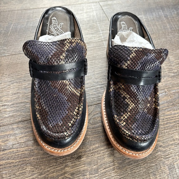 Freebird Black and Brown Heels - Picture 2 of 5